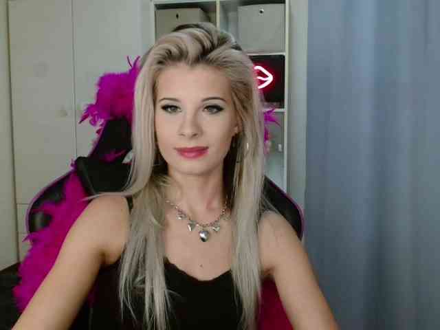 KristineNatural webcam