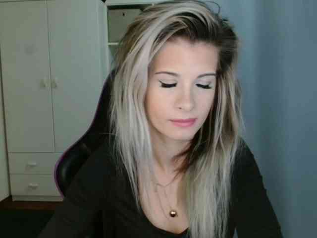 KristineNatural webcam