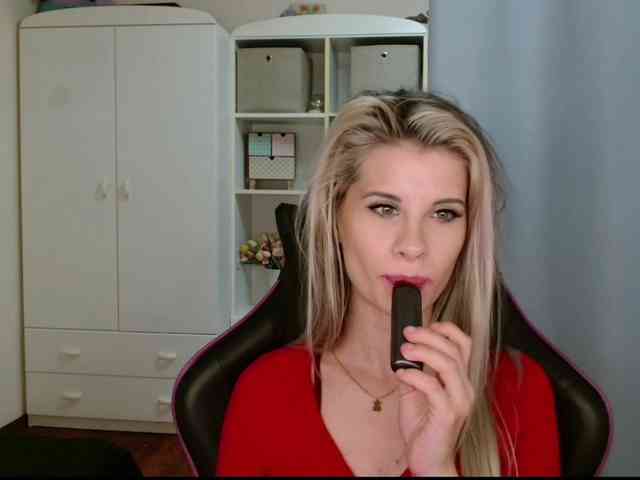 KristineNatural webcam