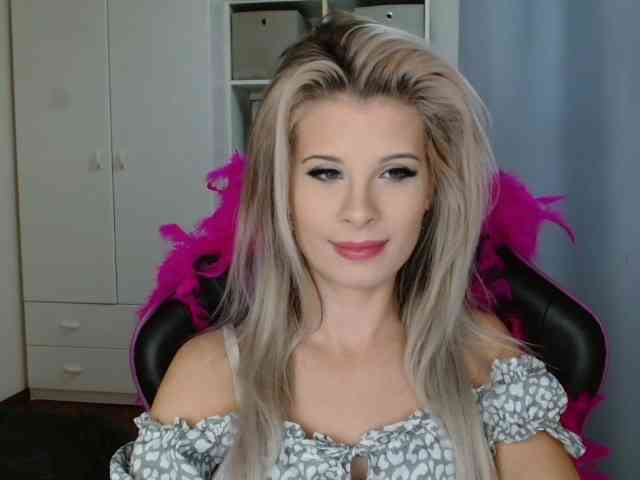 KristineNatural webcam