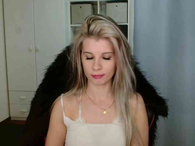 KristineNatural webcam