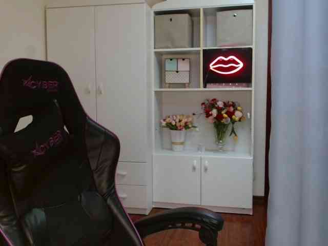 KristineNatural webcam