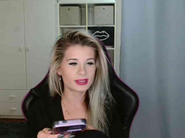 KristineNatural webcam