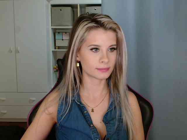KristineNatural webcam