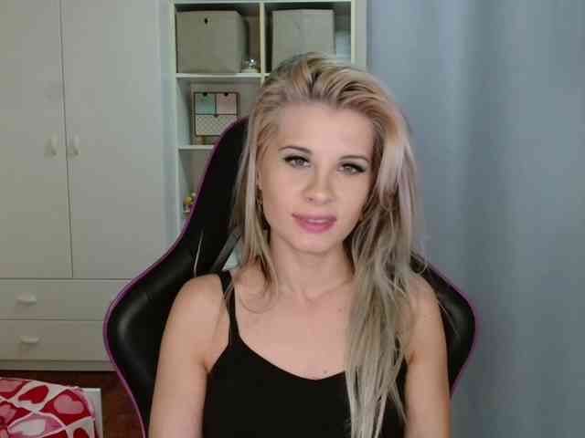 KristineNatural webcam