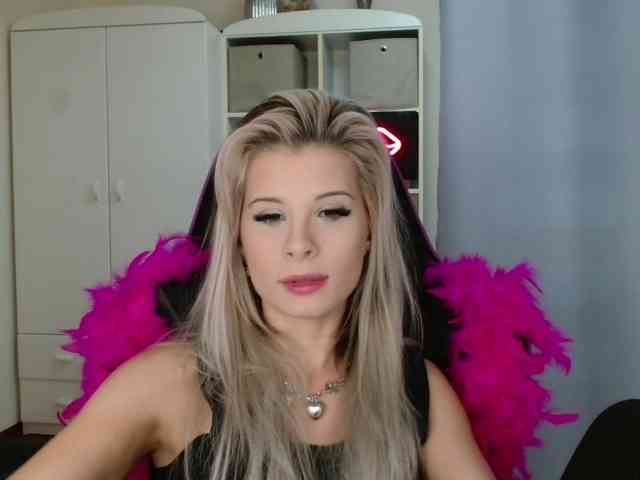 KristineNatural webcam