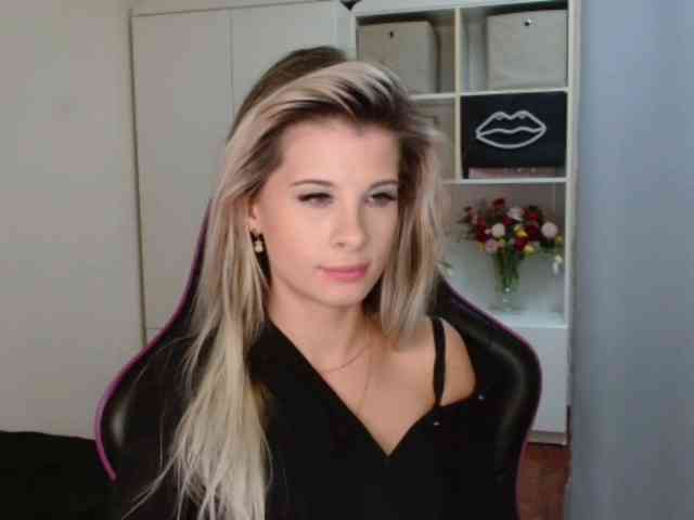 KristineNatural webcam