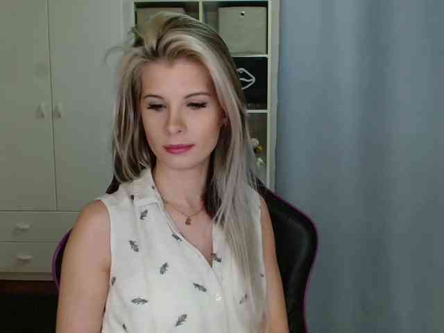 KristineNatural webcam