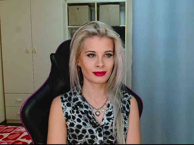 KristineNatural webcam