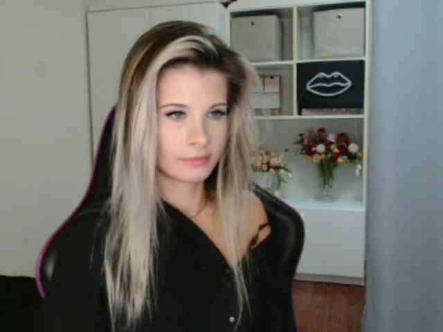 KristineNatural webcam
