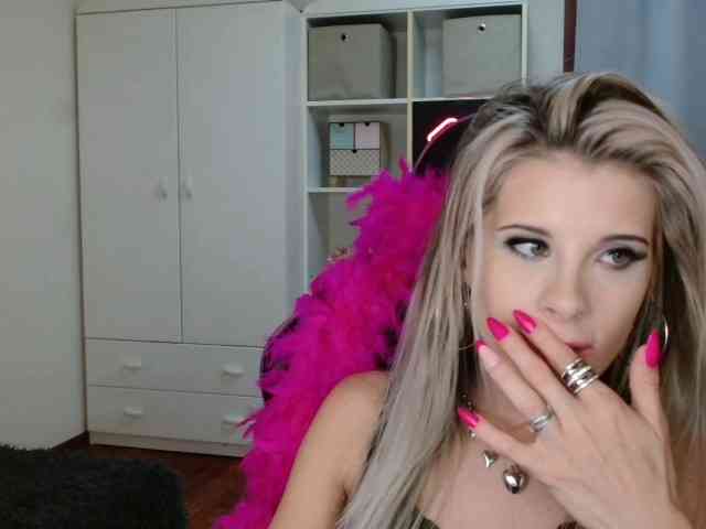 KristineNatural webcam