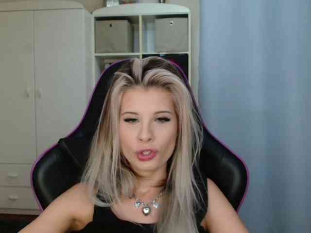 KristineNatural webcam