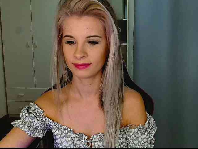 KristineNatural webcam