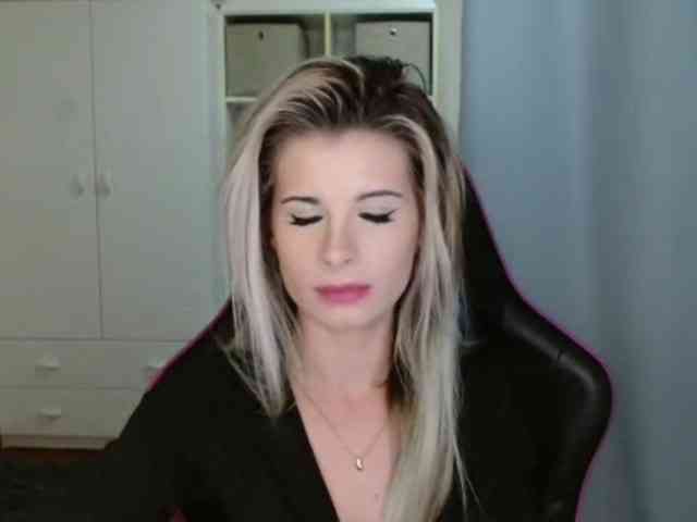 KristineNatural webcam