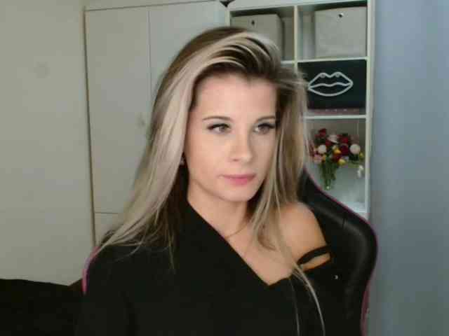 KristineNatural webcam