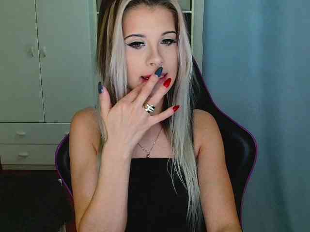 KristineNatural webcam