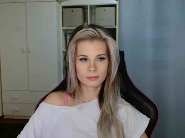 KristineNatural webcam