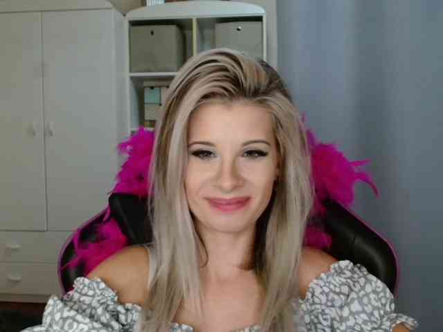 KristineNatural webcam