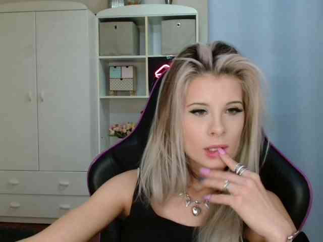 KristineNatural webcam
