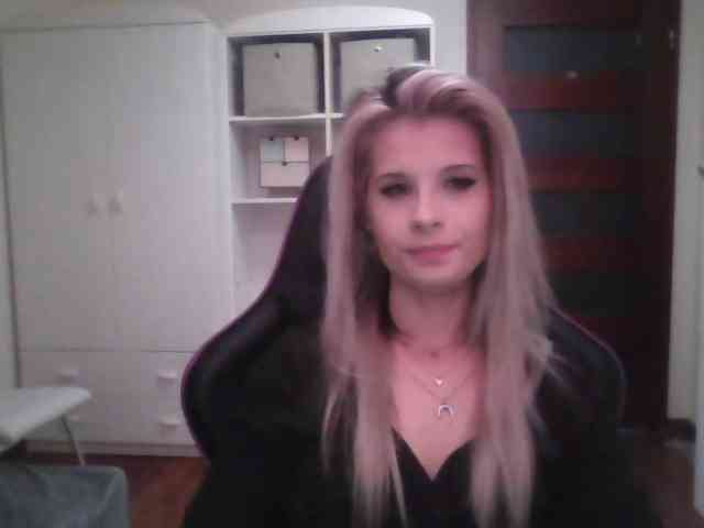 KristineNatural's webcam live show