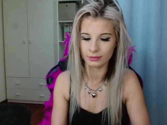 KristineNatural webcam