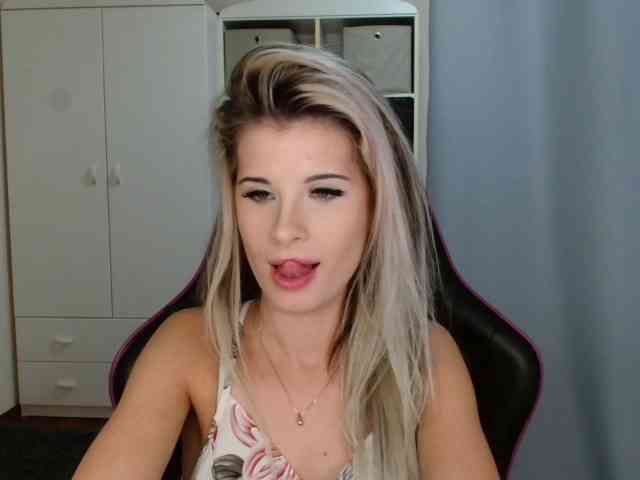 KristineNatural webcam