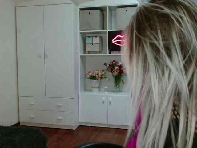 KristineNatural webcam