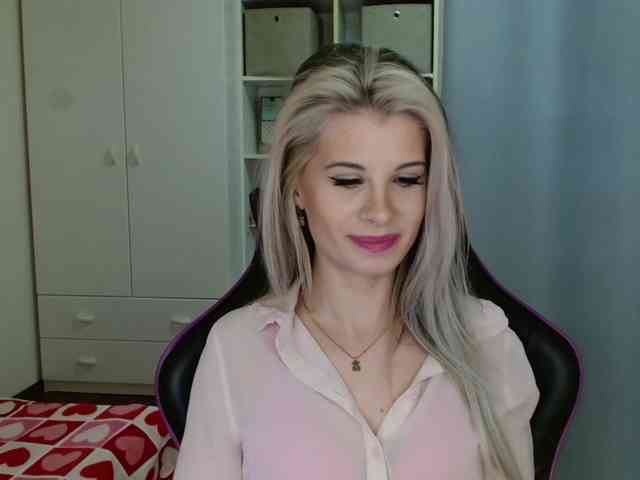 KristineNatural webcam