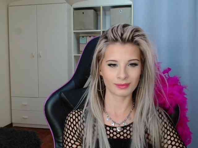 KristineNatural webcam