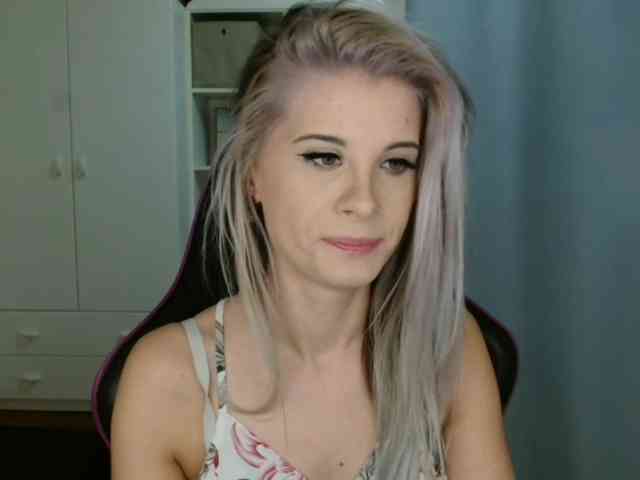 KristineNatural webcam