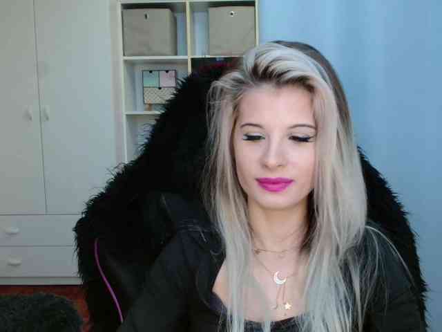 KristineNatural webcam