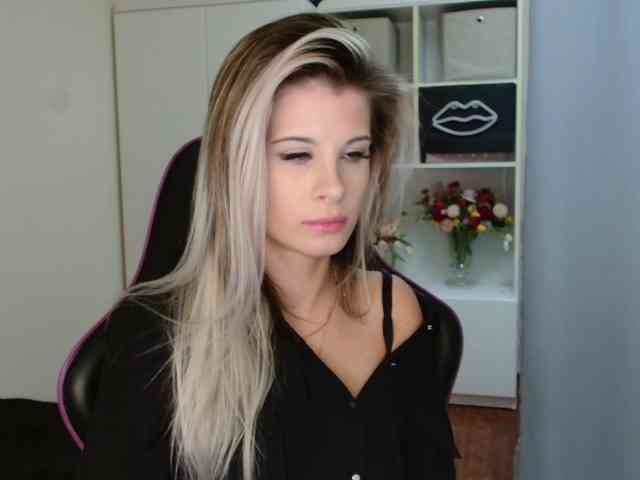 KristineNatural webcam