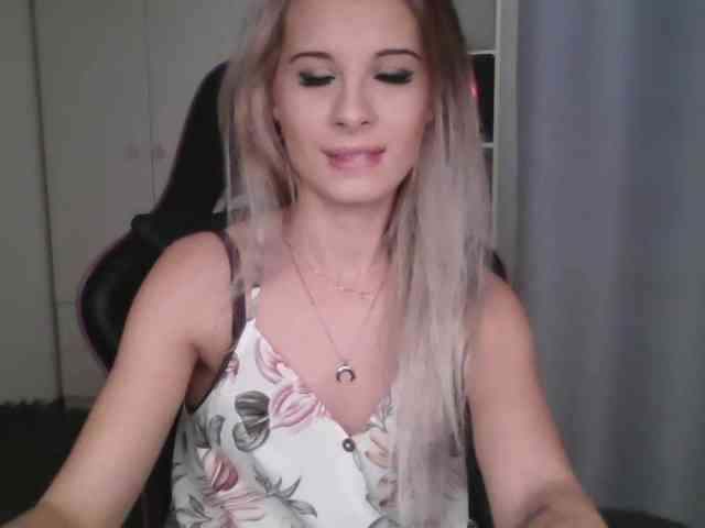 KristineNatural webcam