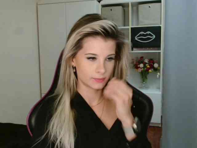 KristineNatural webcam