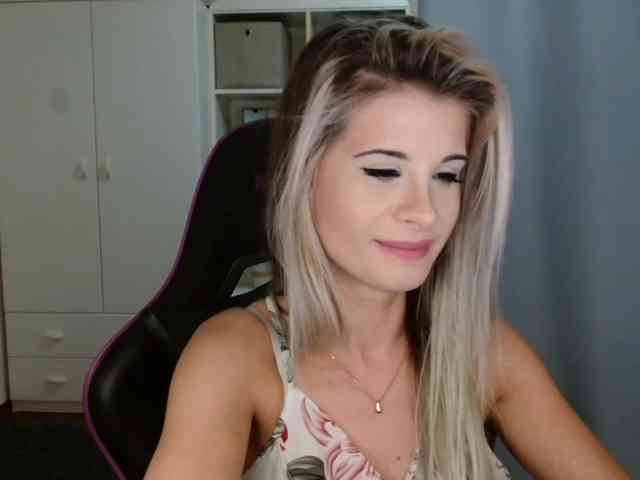 KristineNatural webcam