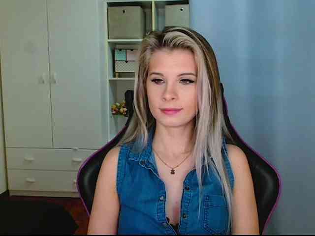 KristineNatural webcam