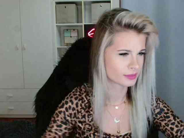 KristineNatural webcam