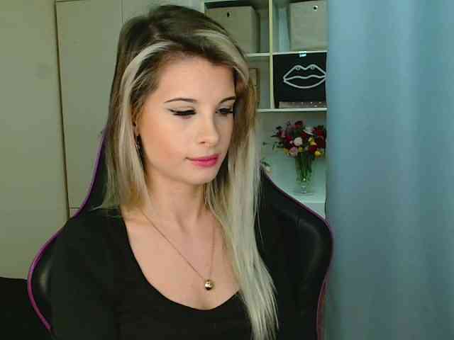 KristineNatural webcam