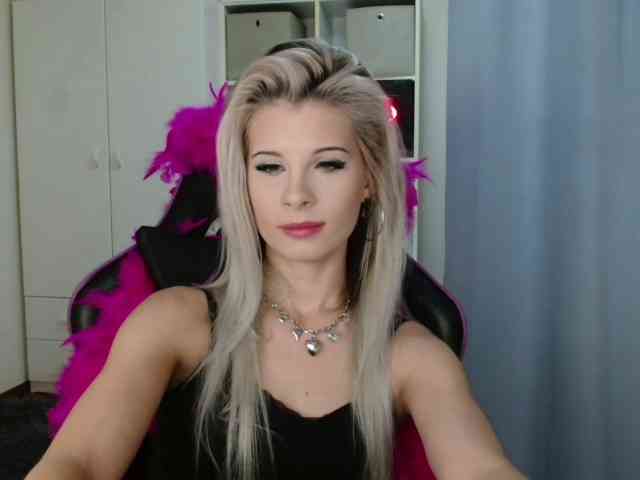 KristineNatural webcam