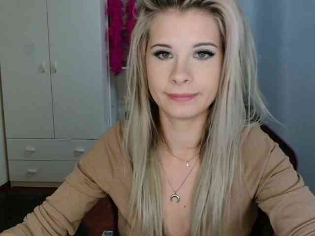 KristineNatural webcam