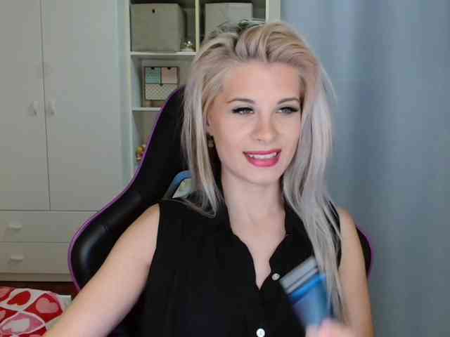 KristineNatural webcam