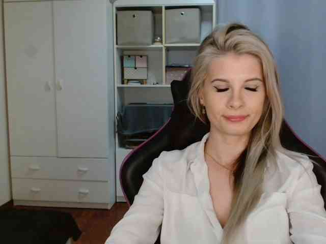 KristineNatural webcam