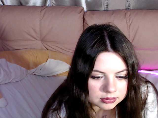 Lola-Cash's BongaCams show and profile