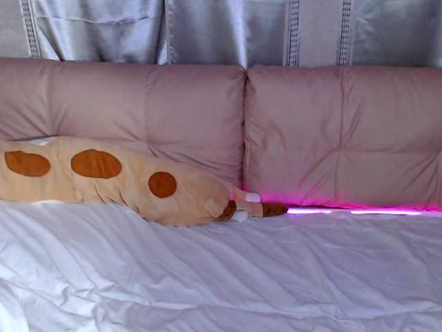 Lola-Cash's BongaCams show and profile