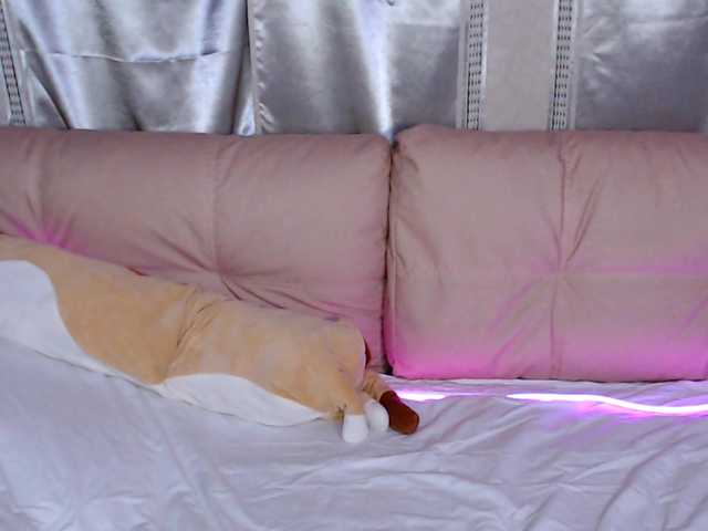 Lola-Cash's BongaCams show and profile