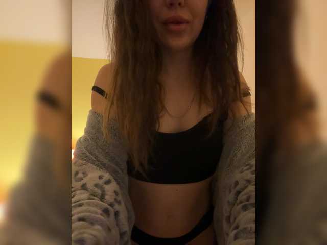 AnnaHott's BongaCams show and profile