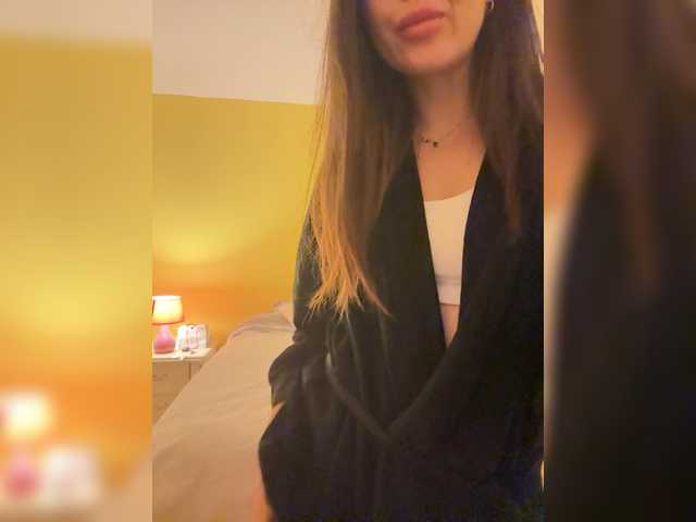 AnnaHott's BongaCams show and profile