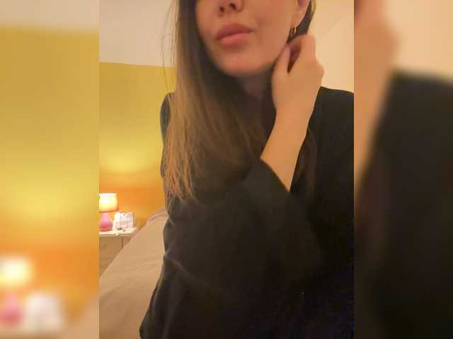 AnnaHott's BongaCams show and profile