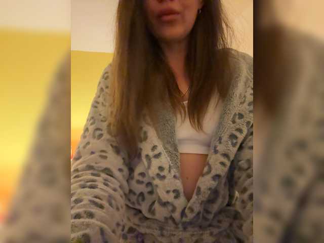 AnnaHott's BongaCams show and profile