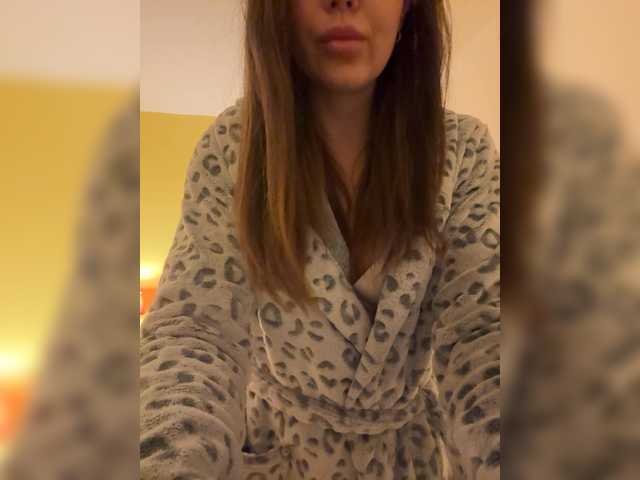 AnnaHott's BongaCams show and profile